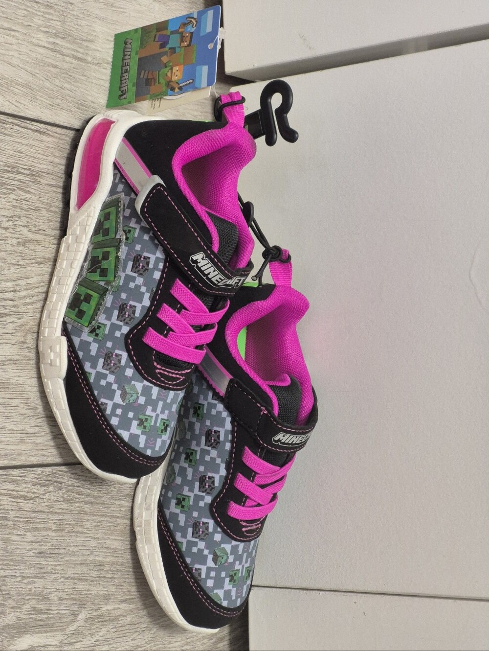 Minecraft Creeper Girls Light Up Sneakers With Faux Laces & Velcro Closure NWT
